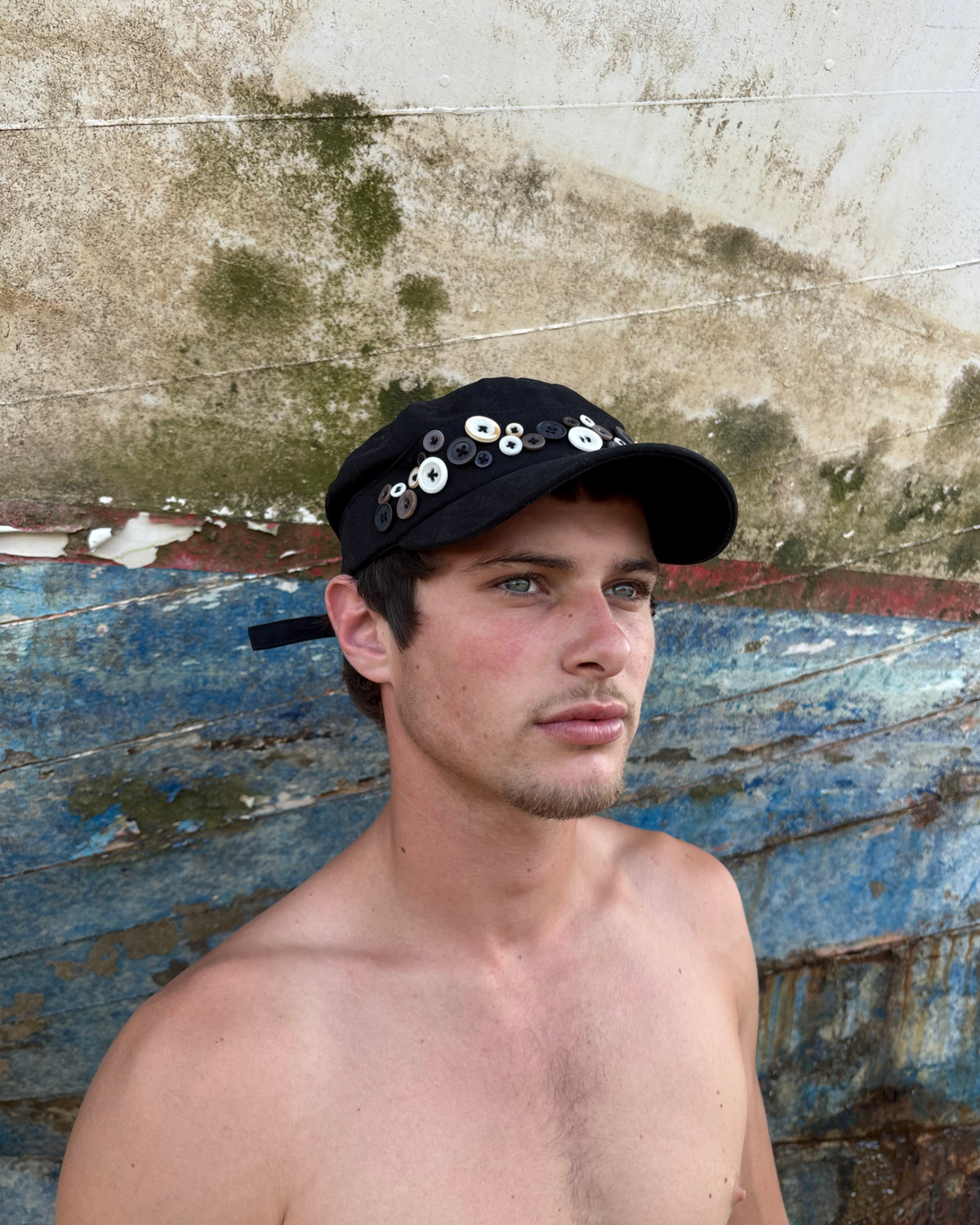 BLACK BUTTONS CAP