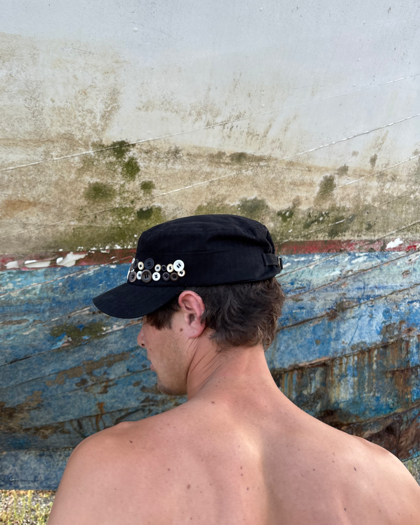 BLACK BUTTONS CAP